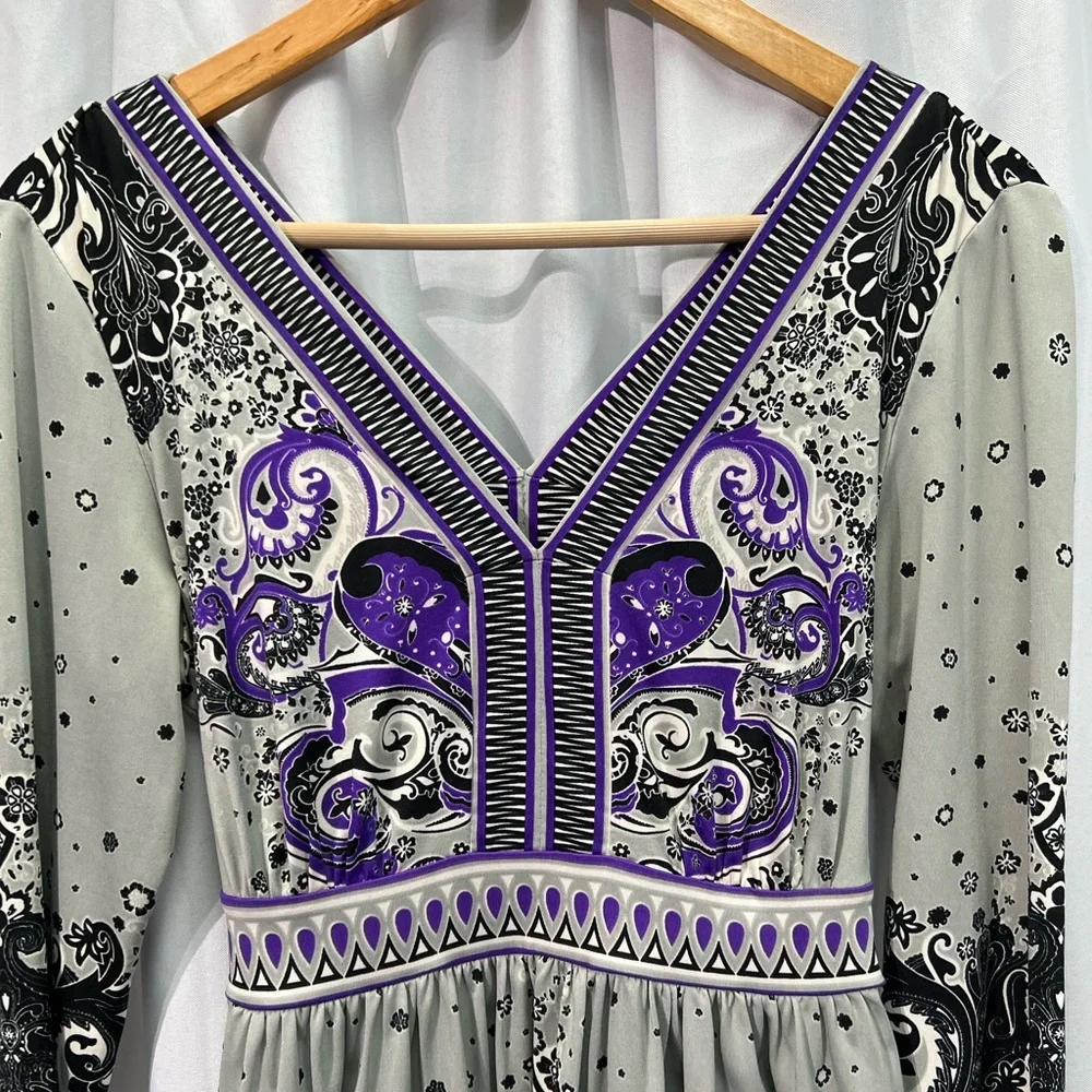ECI New York Grey, White, Purple and Black Paisley V-neck Long Sleeve Dress - SM - Picture 5 of 10